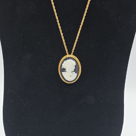 Avon Gold Cameo Pendant Necklace And Pin - Picture 3 of 11